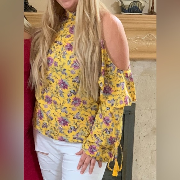 Boohoo Yellow Floral Cold Shoulder Ruffled Blouse - Picture 10 of 10
